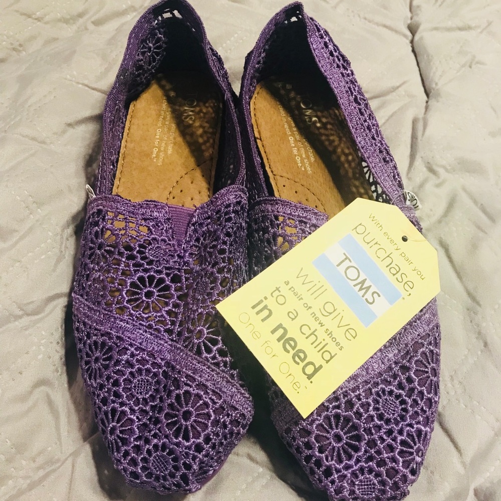 NWT TOMS classics in Purple Crochet Sz 7.5